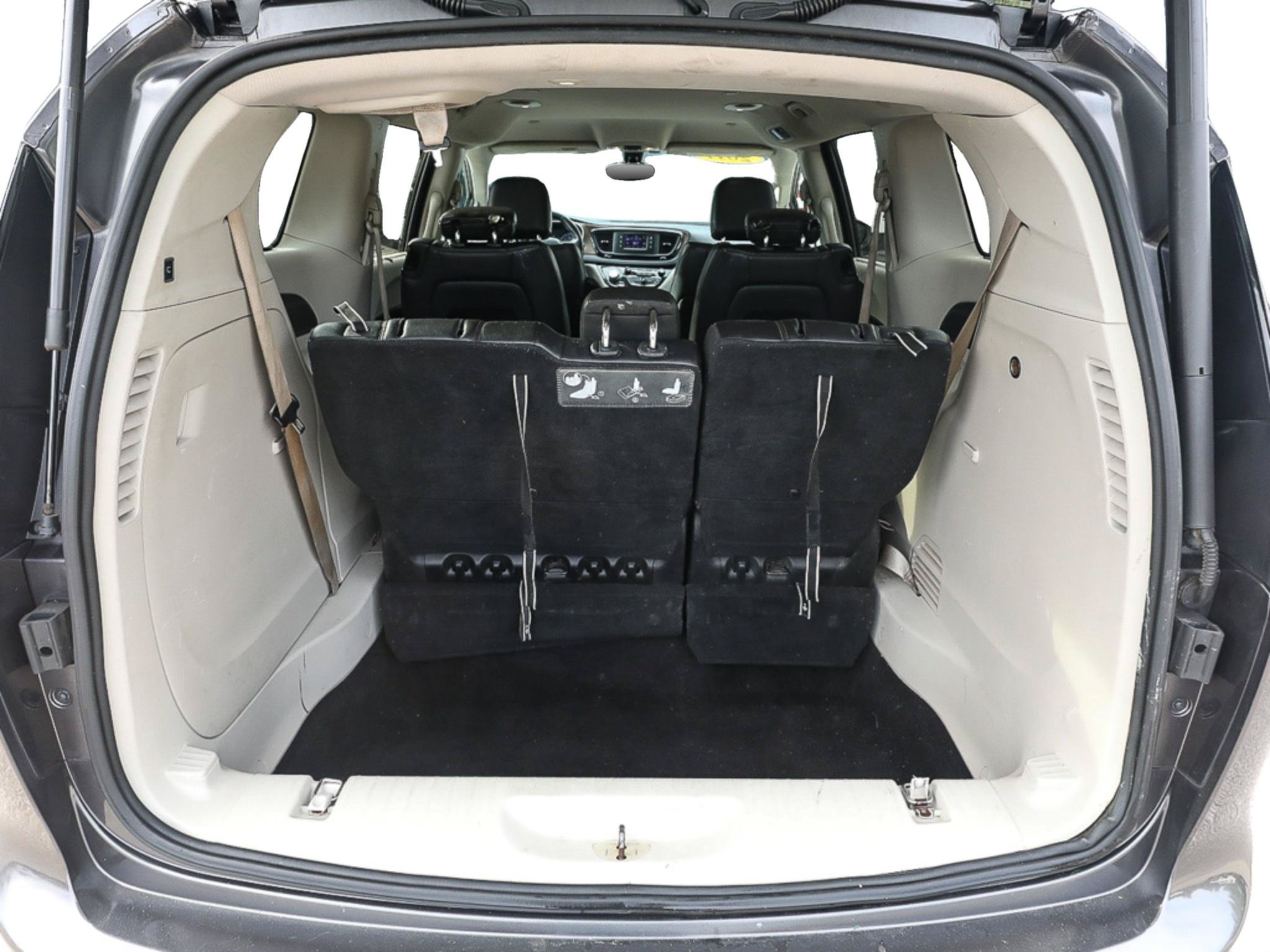 Used 2017 Chrysler Pacifica Touring-L FWD image 7