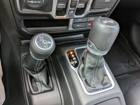 Used 2024 Jeep Wrangler Unlimited Sahara AWD/4WD image 16