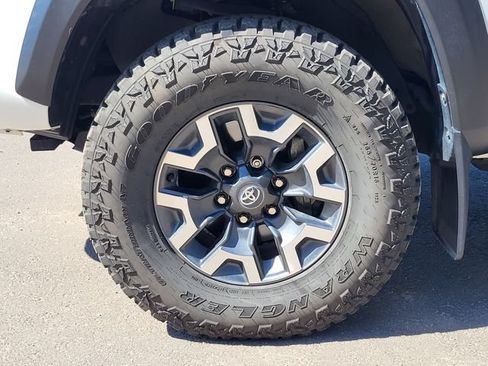Used 2023 Toyota Tacoma TRD Off-Road w/ Technology Package AWD/4WD image 10