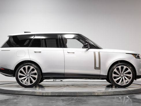 Used 2023 Land Rover Range Rover Autobiography image 15