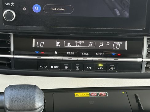 Certified 2025 Toyota Sienna LE FWD image 15