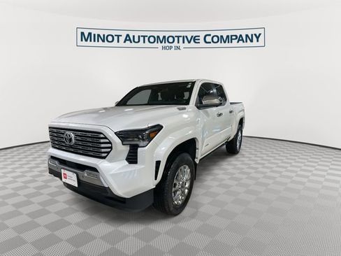 Used 2025 Toyota Tacoma Limited AWD/4WD image 4