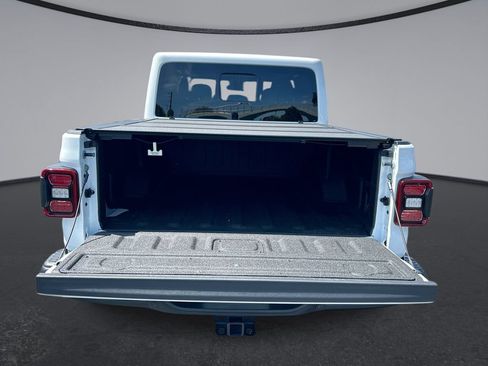 Used 2024 Jeep Gladiator Mojave AWD/4WD image 30