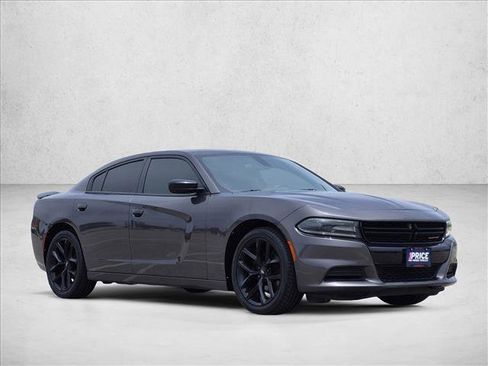 Used 2019 Dodge Charger SXT w/ Blacktop Package RWD image 3