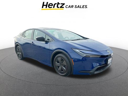 Used 2025 Toyota Prius LE image 1