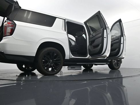 Used 2021 Chevrolet Suburban LT RWD image 29