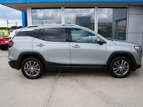 Used 2023 GMC Terrain SLT w/ Tech Package image 32