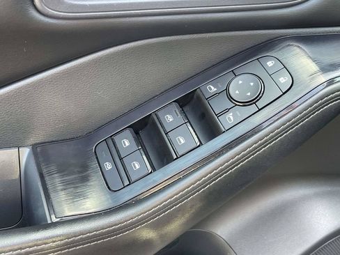Used 2024 Nissan Rogue SV AWD/4WD image 16