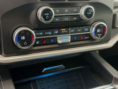 Used 2023 Ford Expedition Max XLT image 24