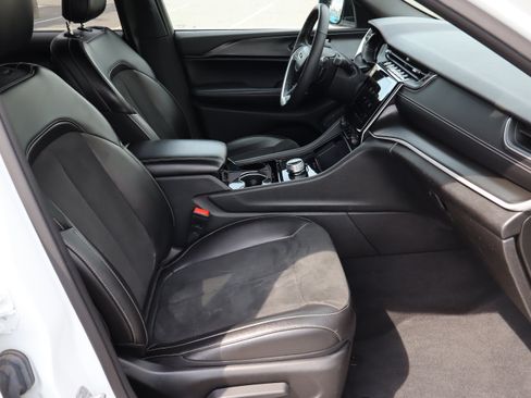 Used 2023 Jeep Grand Cherokee L Laredo AWD/4WD image 40