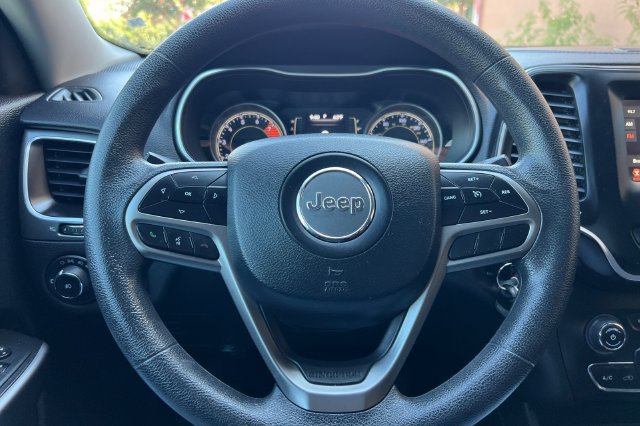 Used 2019 Jeep Cherokee Latitude w/ Popular Appearance Group AWD/4WD image 25