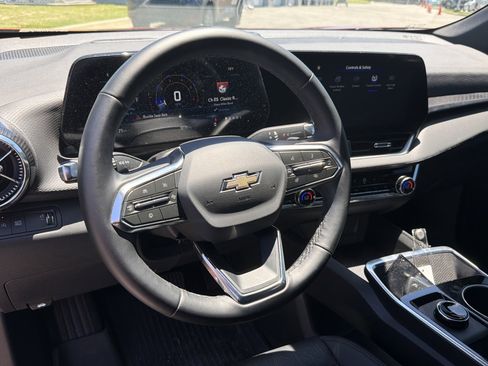 Used 2026 Chevrolet Equinox LT w/ Convenience Package II FWD image 16