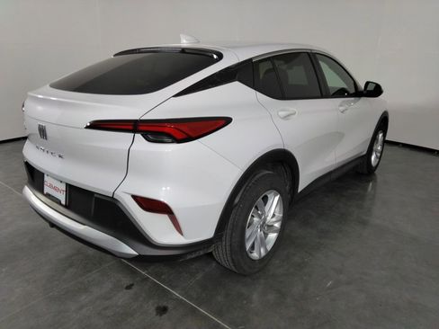 Used 2025 Buick Envista Preferred image 5