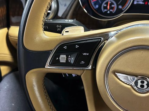 Used 2017 Bentley Bentayga AWD/4WD image 31