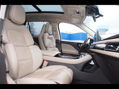 Used 2022 Lincoln Aviator Reserve w/ Equipment Group 201A image 11