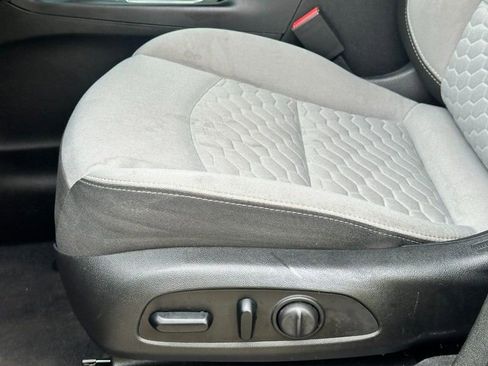 Used 2020 Chevrolet Equinox LS w/ LS Convenience Package FWD image 16