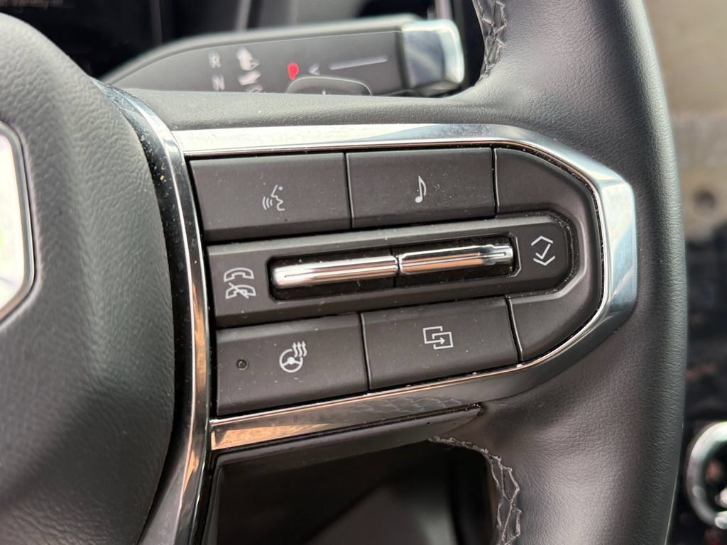 Used 2025 GMC Terrain Elevation AWD/4WD image 17