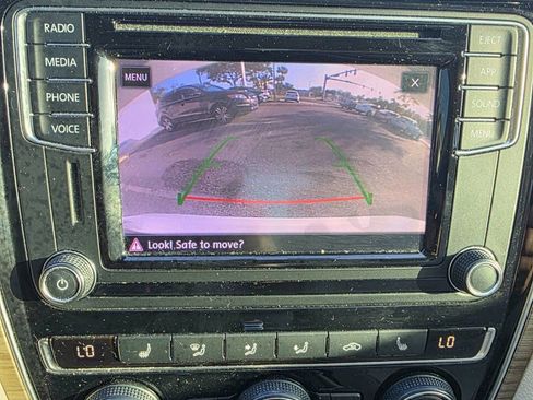 Used 2018 Volkswagen Passat 2.0T SE image 16