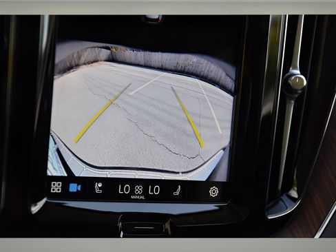 Certified 2024 Volvo XC60 T8 Plus w/ Protection Package Premier image 23