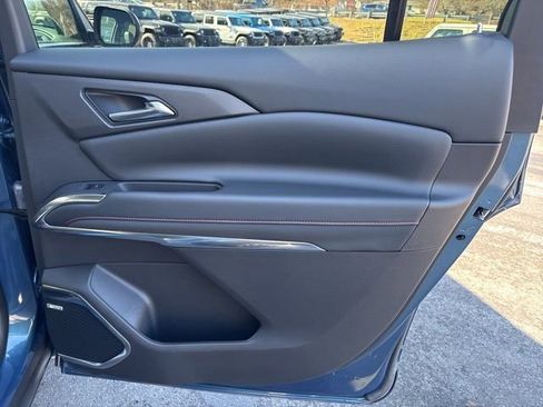 Used 2025 Chevrolet Traverse Z71 w/ Enhanced Driving Package image 18