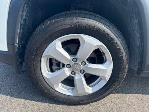 Used 2019 Jeep Compass Latitude AWD/4WD image 11