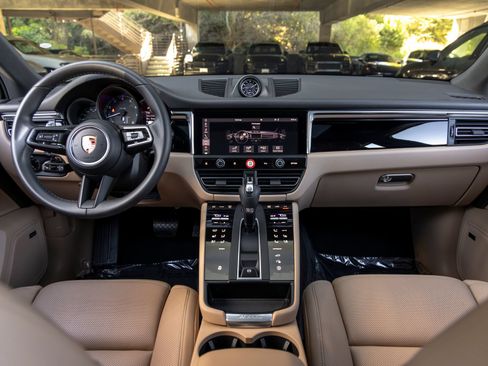 Certified 2026 Porsche Macan AWD/4WD image 41