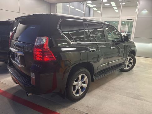 Used 2011 Lexus GX 460 Premium image 3