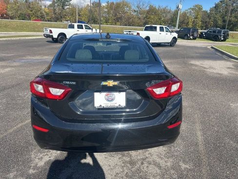 Used 2018 Chevrolet Cruze LS image 4