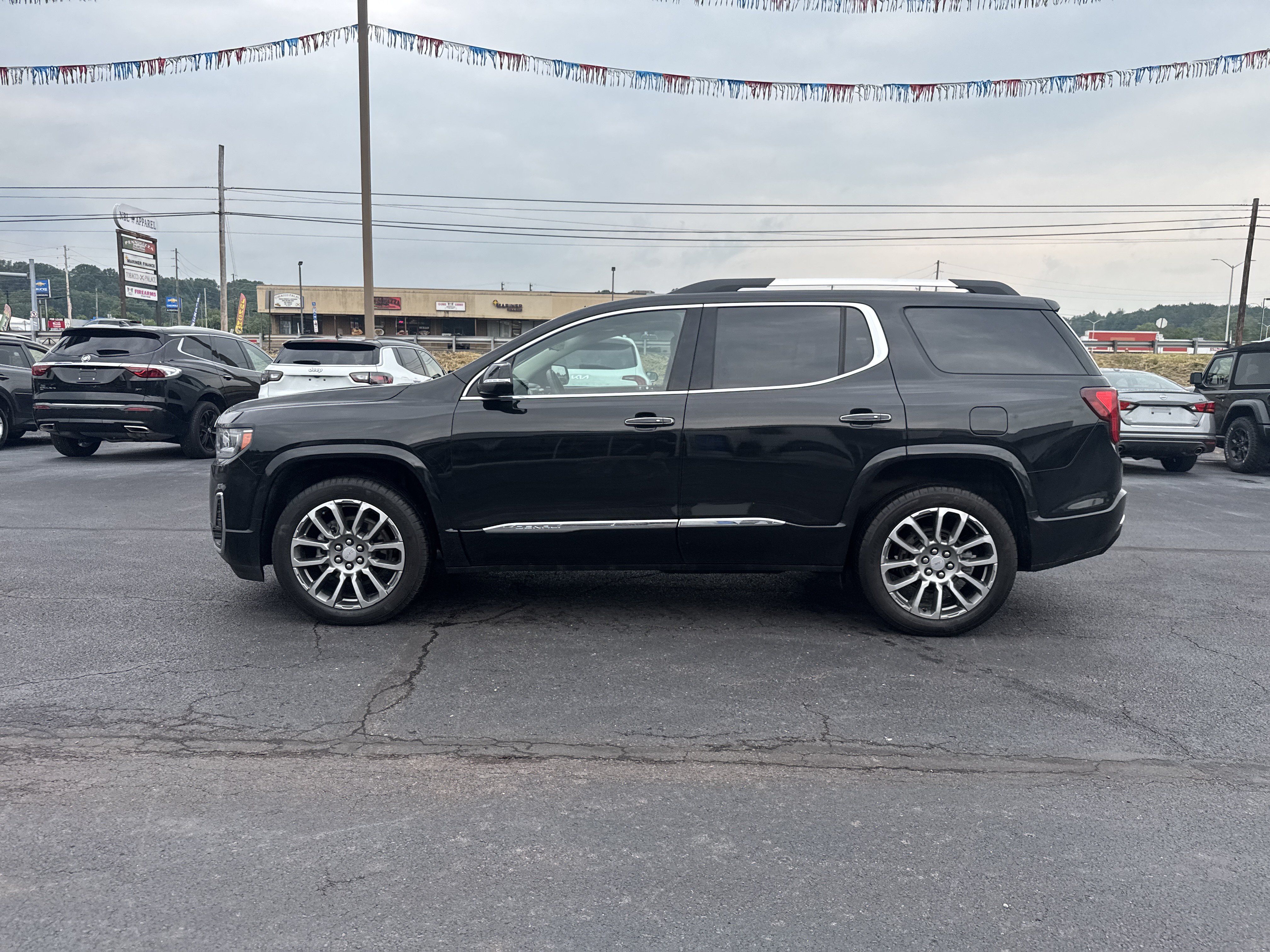Used 2023 GMC Acadia Denali w/ Denali Ultimate Package AWD/4WD image 7