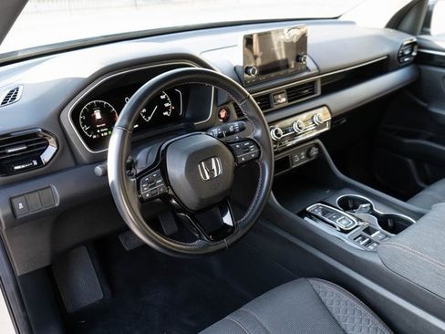 Certified 2024 Honda Pilot Sport image 3