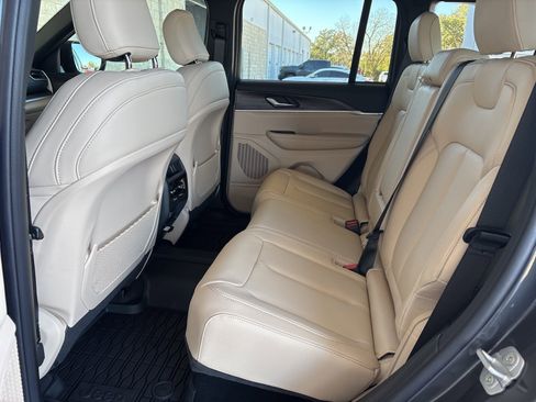 New 2025 Jeep Grand Cherokee Limited image 12