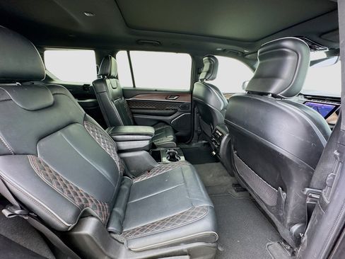 Used 2021 Jeep Grand Cherokee L Summit w/ Luxury Tech Group V image 21