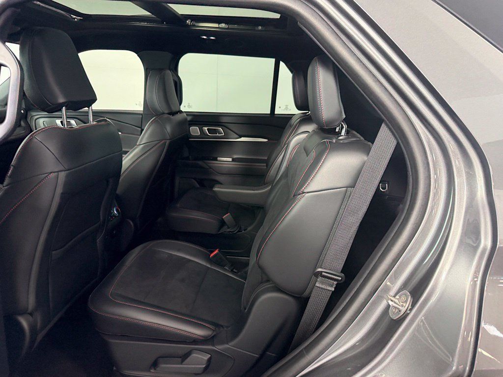 Used 2025 Ford Explorer ST w/ Sun And Sound Package AWD/4WD image 30