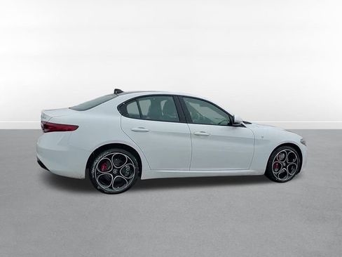 Used 2023 Alfa Romeo Giulia Ti AWD/4WD image 5