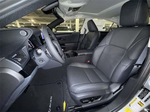 New 2025 Lexus ES 300h w/ Premium Package image 2
