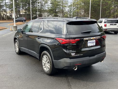 Used 2023 Chevrolet Traverse LT image 8