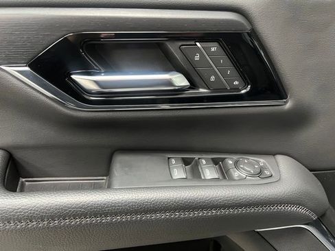 Used 2025 GMC Yukon XL Denali image 24