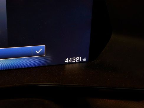 Used 2024 Chevrolet Colorado Z71 w/ Z71 Convenience Package 2 image 17