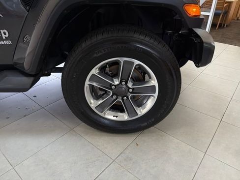 Used 2020 Jeep Wrangler Unlimited Sahara image 9