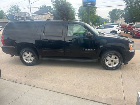 Used 2012 Chevrolet Suburban LT w/ Luxury Package AWD/4WD image 5