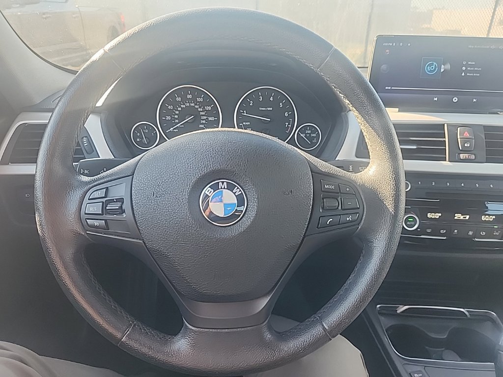 Used 2016 BMW 320i Sedan RWD image 22