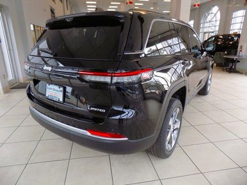 New 2026 Jeep Grand Cherokee Limited w/ Luxury Tech Group II RWD image 7