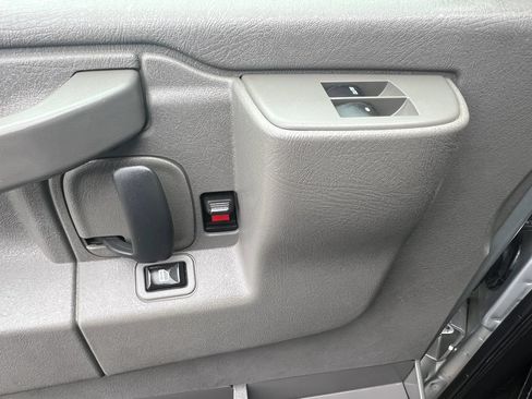 Used 2017 Chevrolet Express 3500 LT w/ LT Preferred Equipment Group RWD image 18
