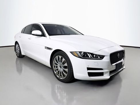 Used 2017 Jaguar XE Premium image 1