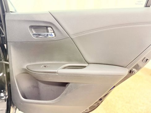 Used 2017 Honda Accord EX image 30