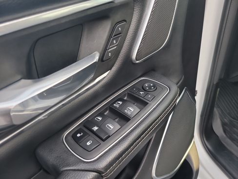 Used 2023 RAM 1500 Laramie AWD/4WD image 17
