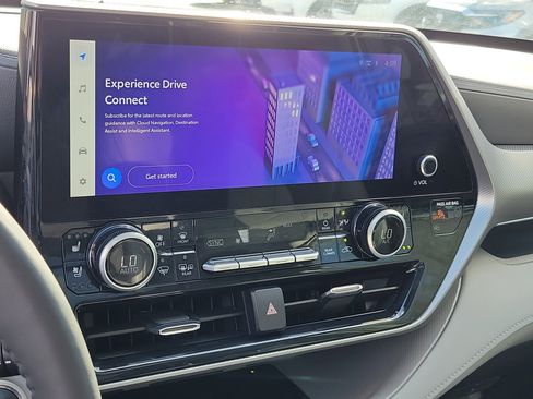 Used 2024 Toyota Highlander LE image 30