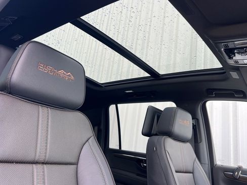 New 2026 Chevrolet Suburban High Country image 16