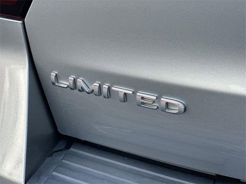 Used 2022 Ford Expedition Limited image 32