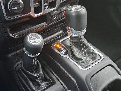 Used 2019 Jeep Wrangler Unlimited Sahara w/ Uconnect 4C Nav & Sound Group image 25